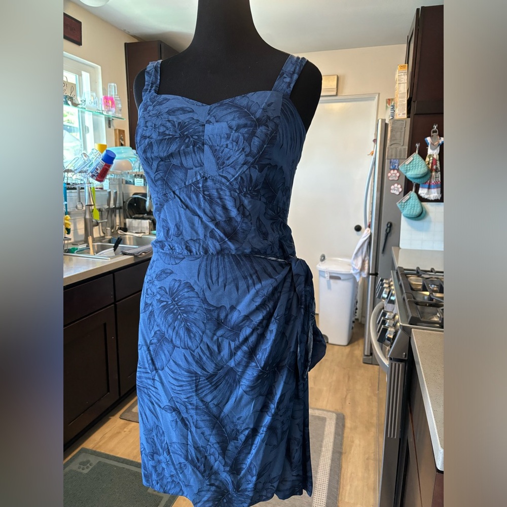 Blue sarong sundress 
Brand: paradise found
New with tags